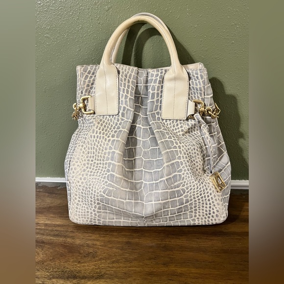 Kenneth Cole New York Handbags - Kenneth Cole Embossed White Authentic Leather Bag